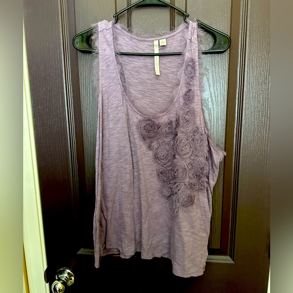 LC Lauren Conrad tank top flower detail on front Sixe XL purple